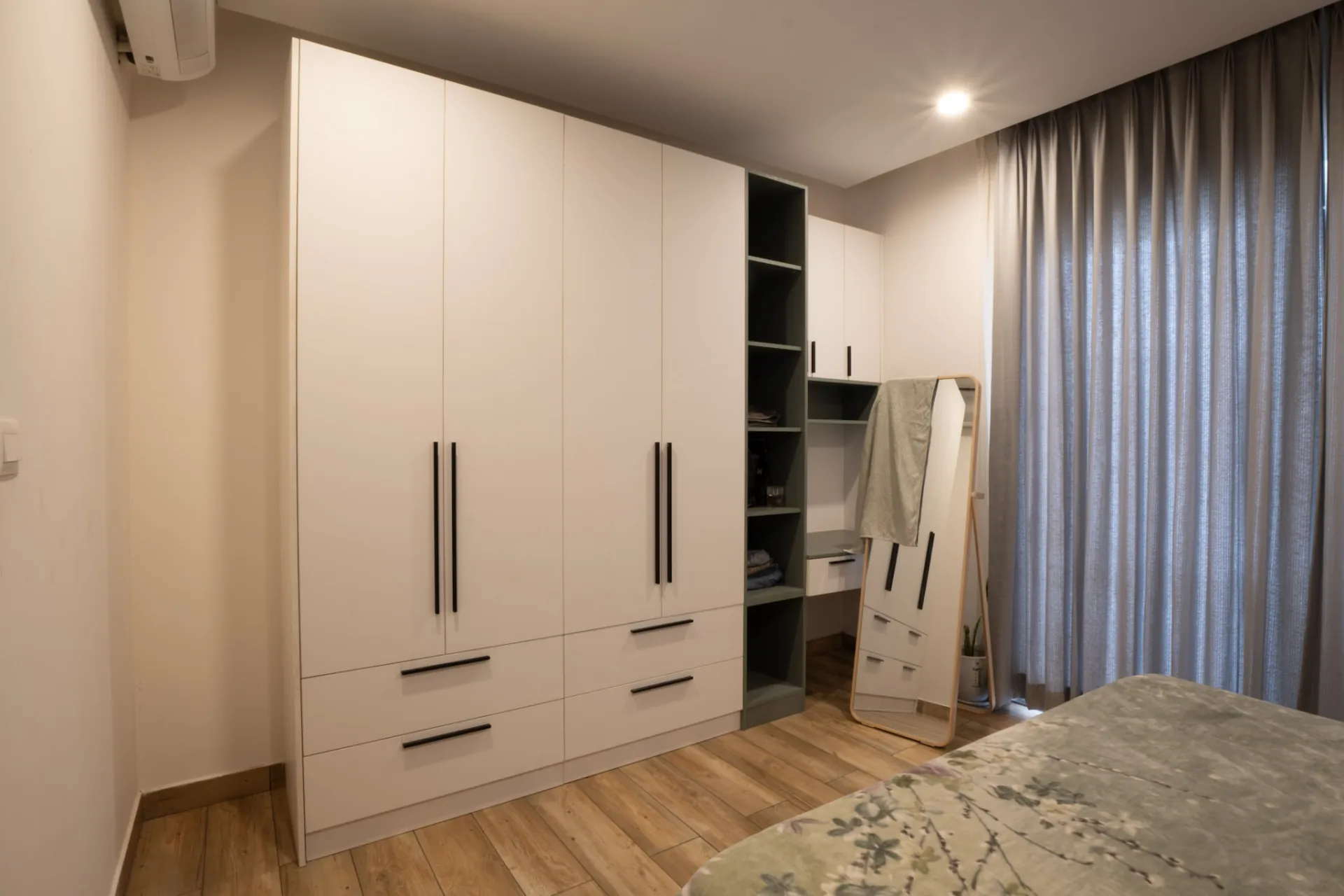 White hinged bedroom wardrobe with drawers and an open shelving bay, villa at SVS Silver Oaks, Heelalige